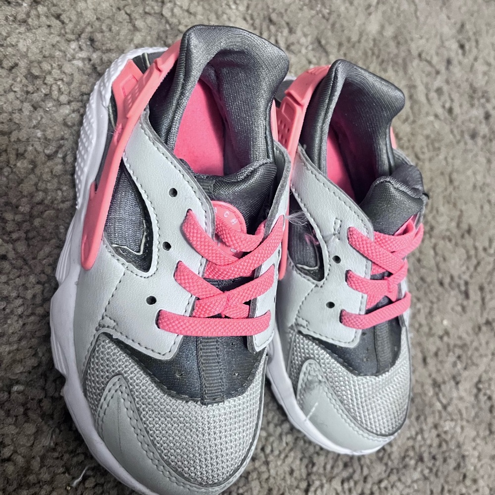 Nike Huarache Run Sneakers - Picture 2 of 5